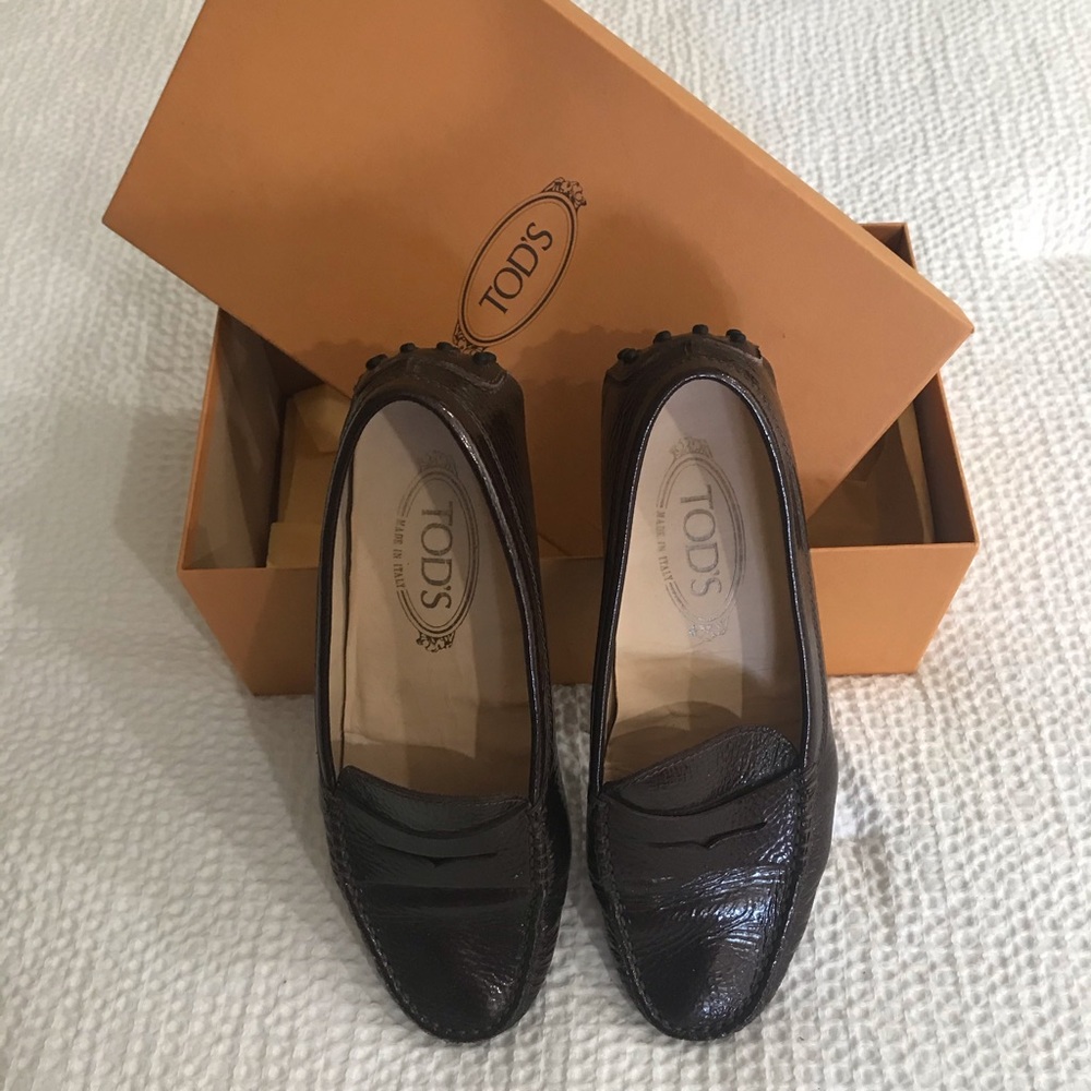 Tod’s Gommini patent leather women’s driving moc.